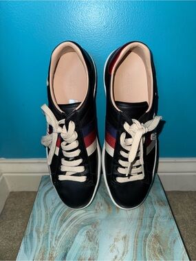 Vintage Gucci Black Leather Low-Top Sneakers with Red & Blue Stripe